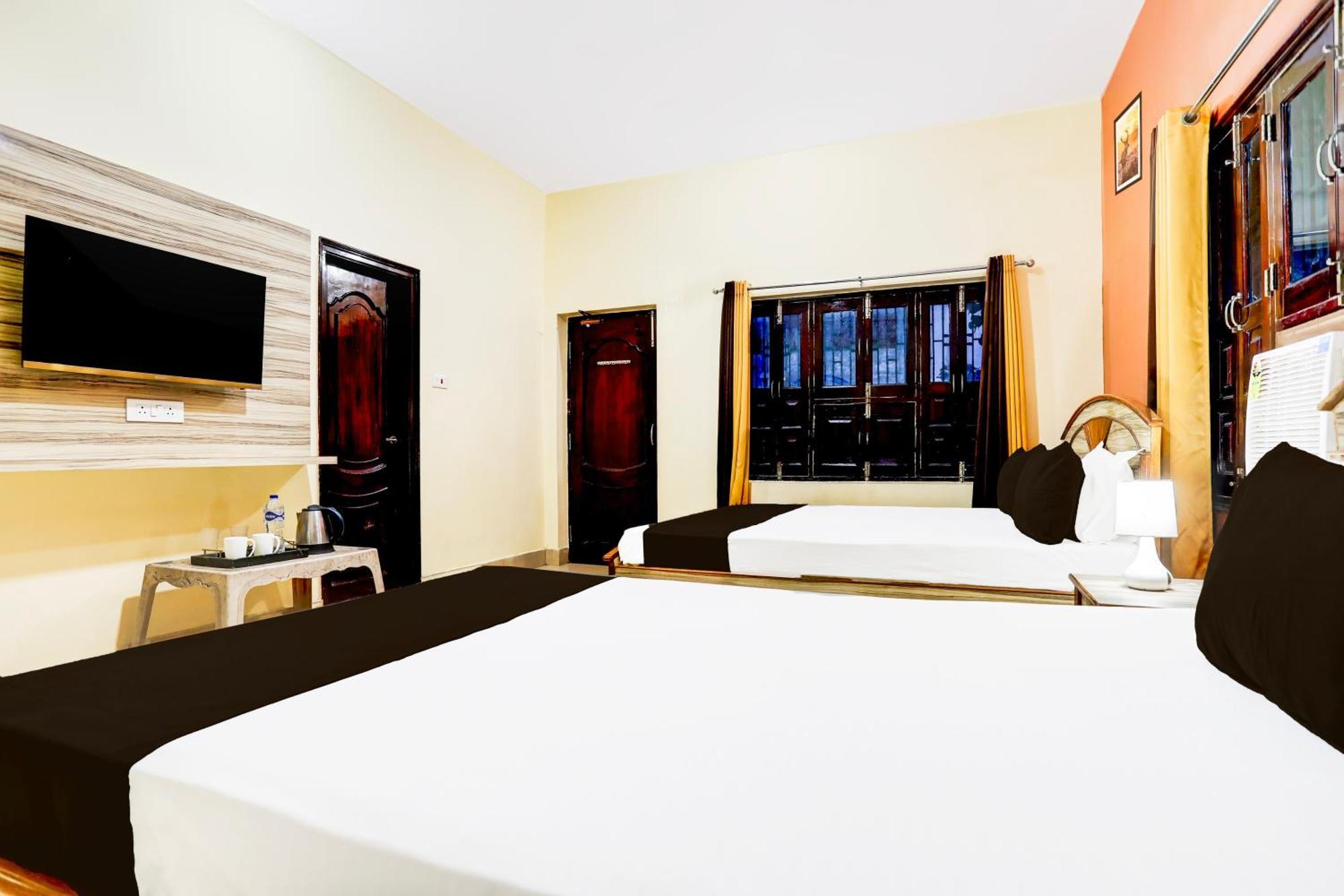 Hotel O R B Palace Varanasi Exterior photo