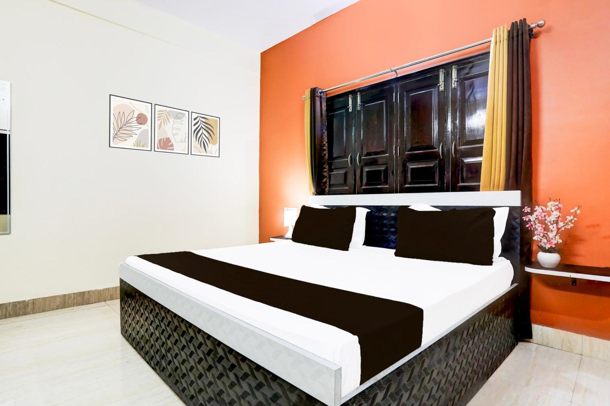 Hotel O R B Palace Varanasi Exterior photo