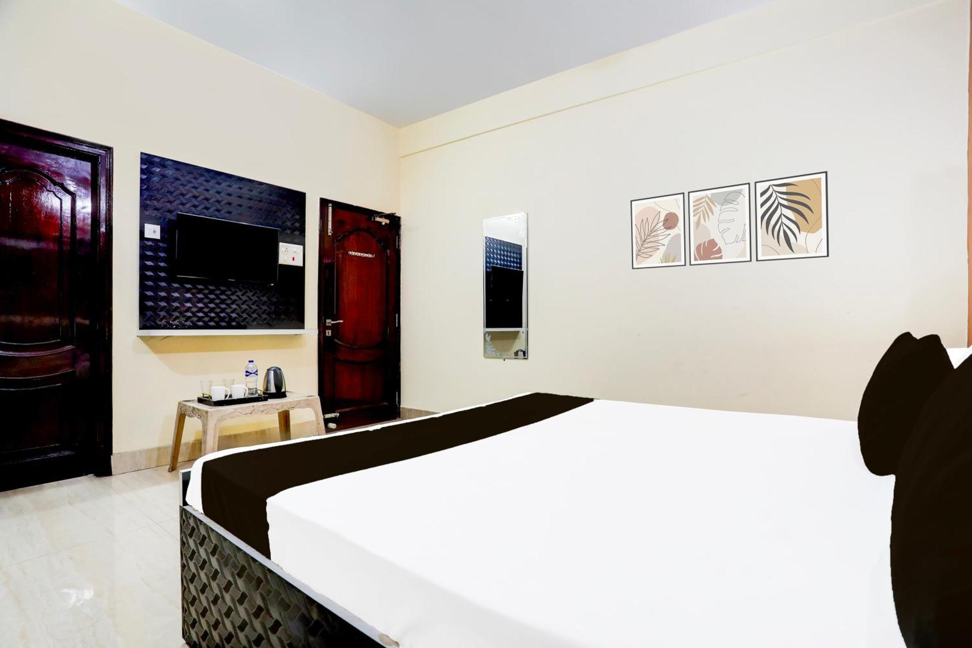 Hotel O R B Palace Varanasi Exterior photo