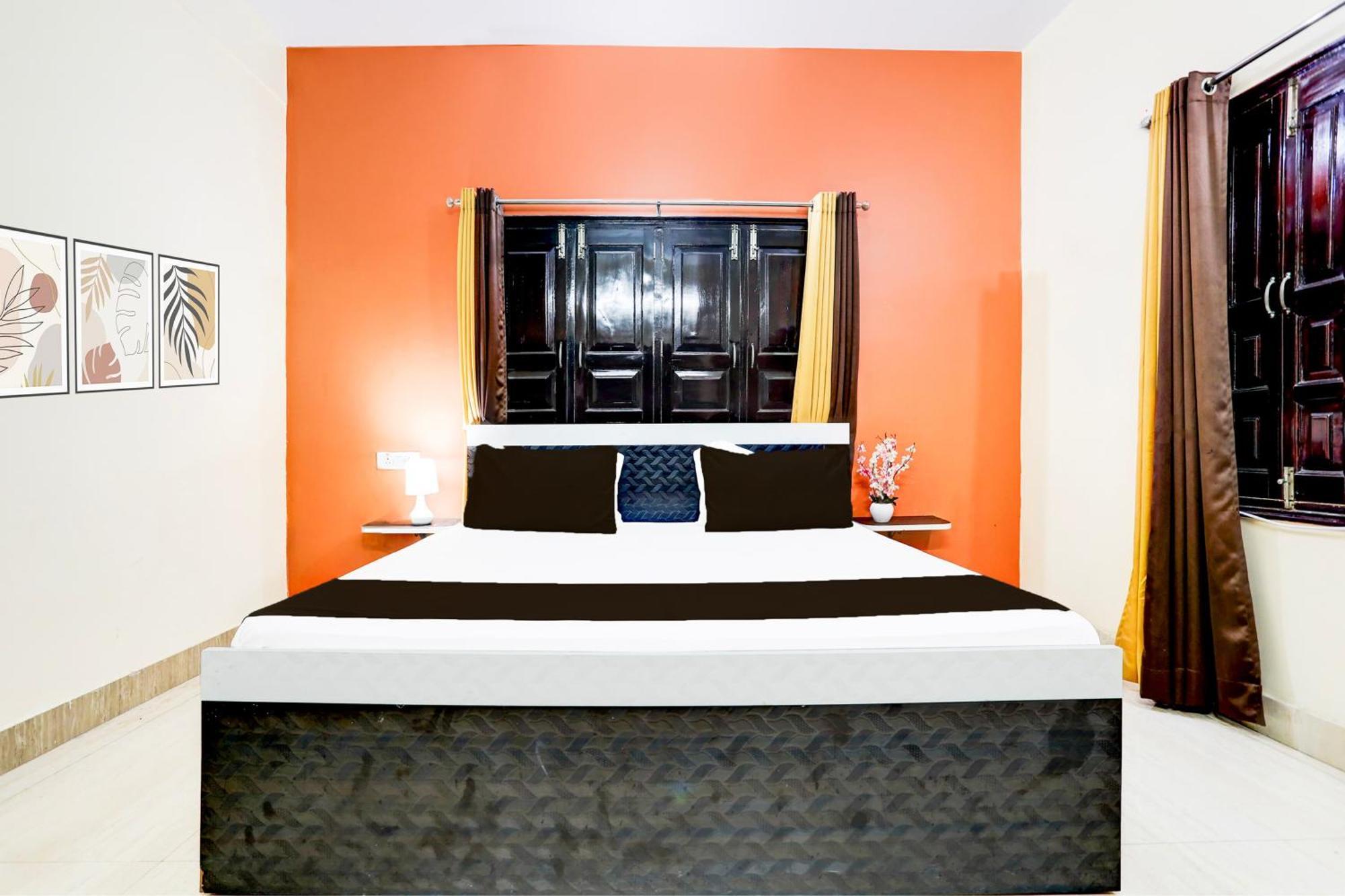 Hotel O R B Palace Varanasi Exterior photo