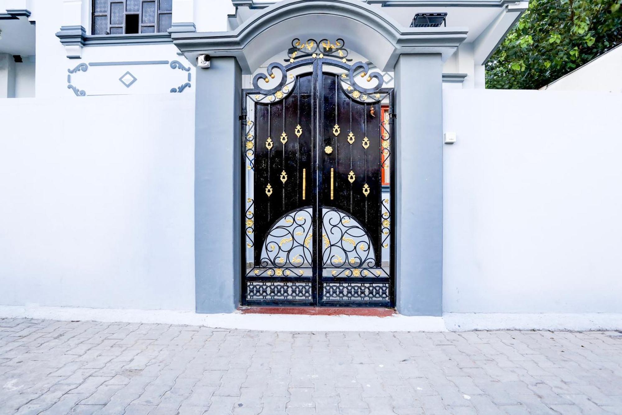 Hotel O R B Palace Varanasi Exterior photo
