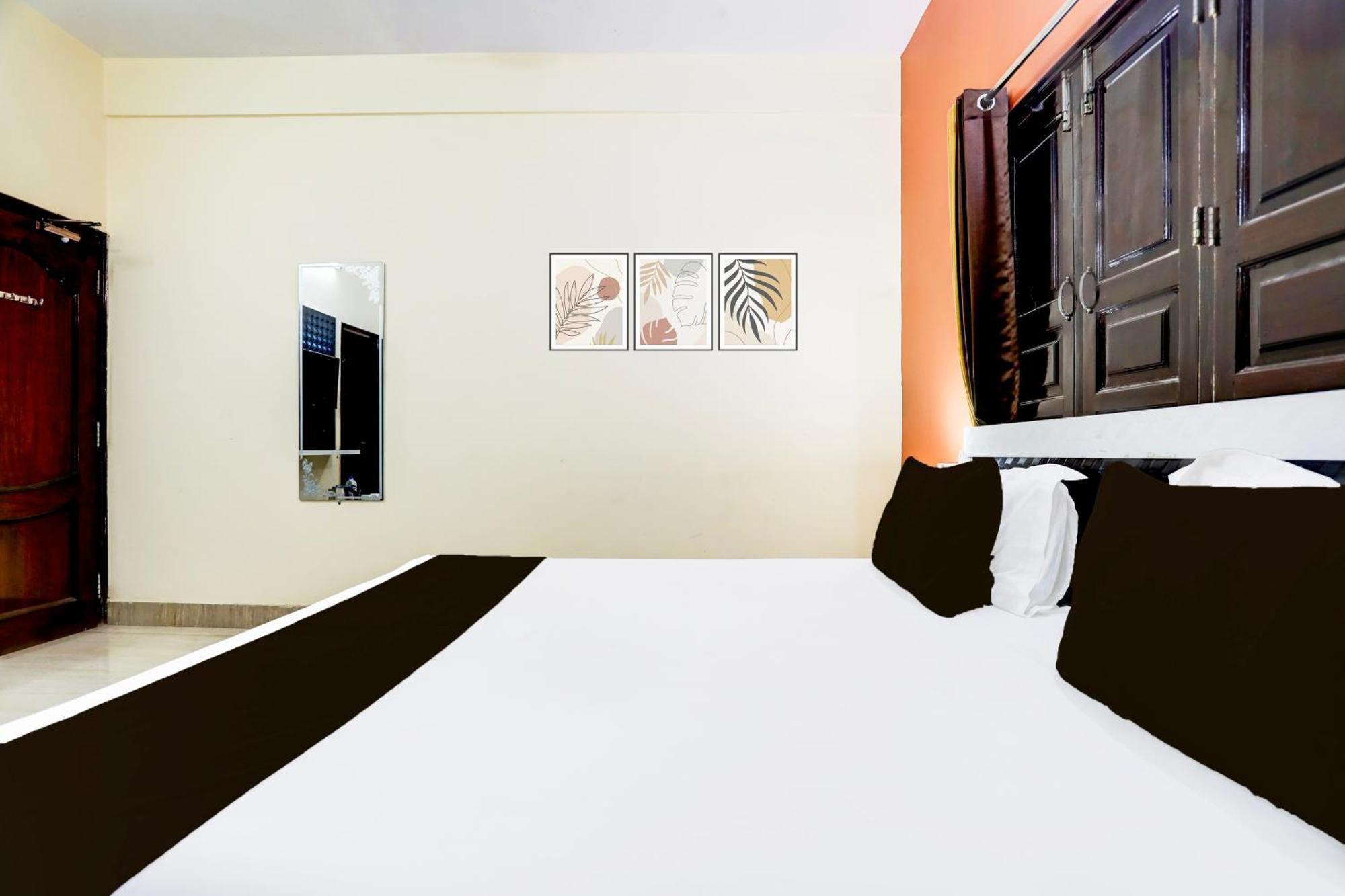 Hotel O R B Palace Varanasi Exterior photo
