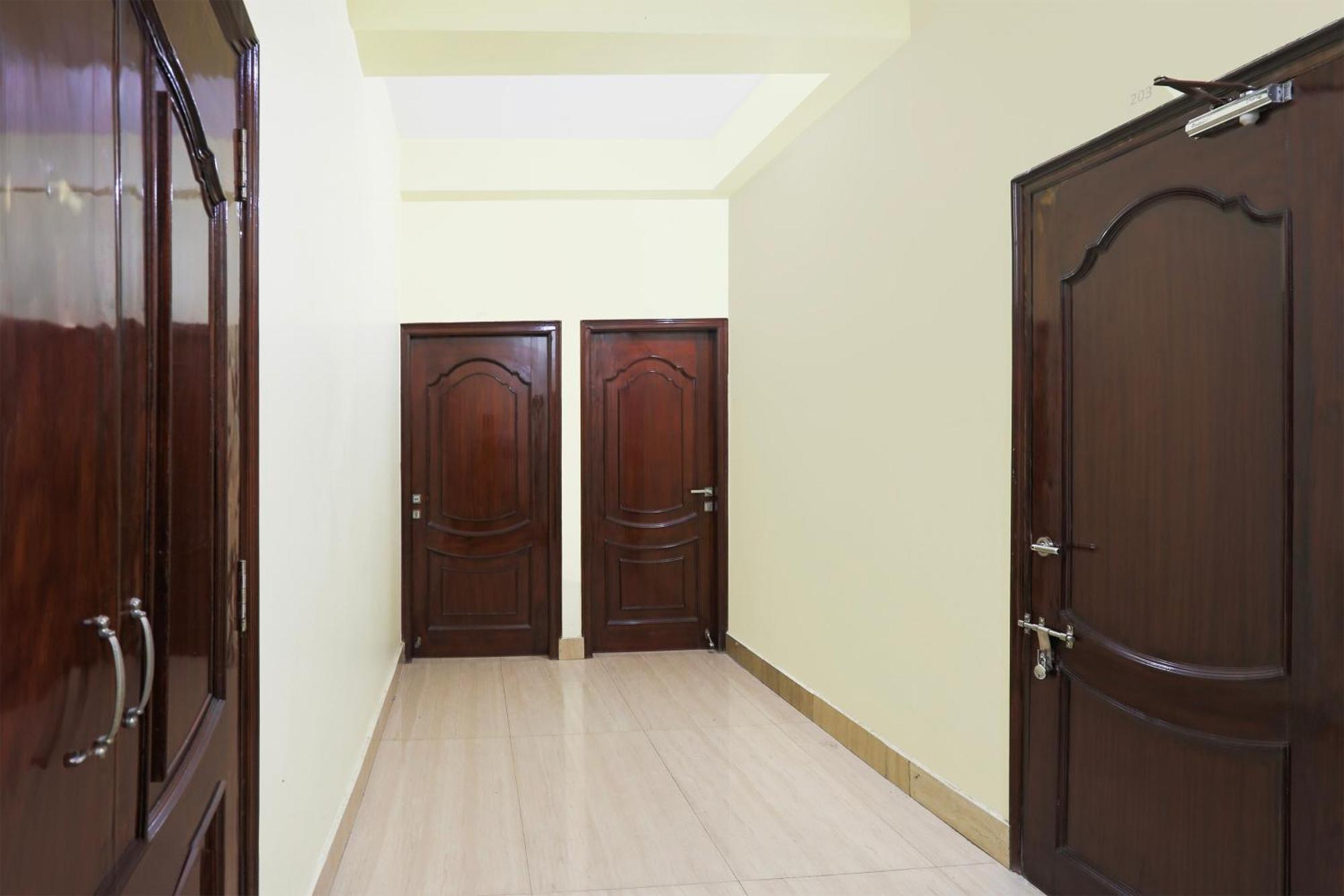 Hotel O R B Palace Varanasi Exterior photo